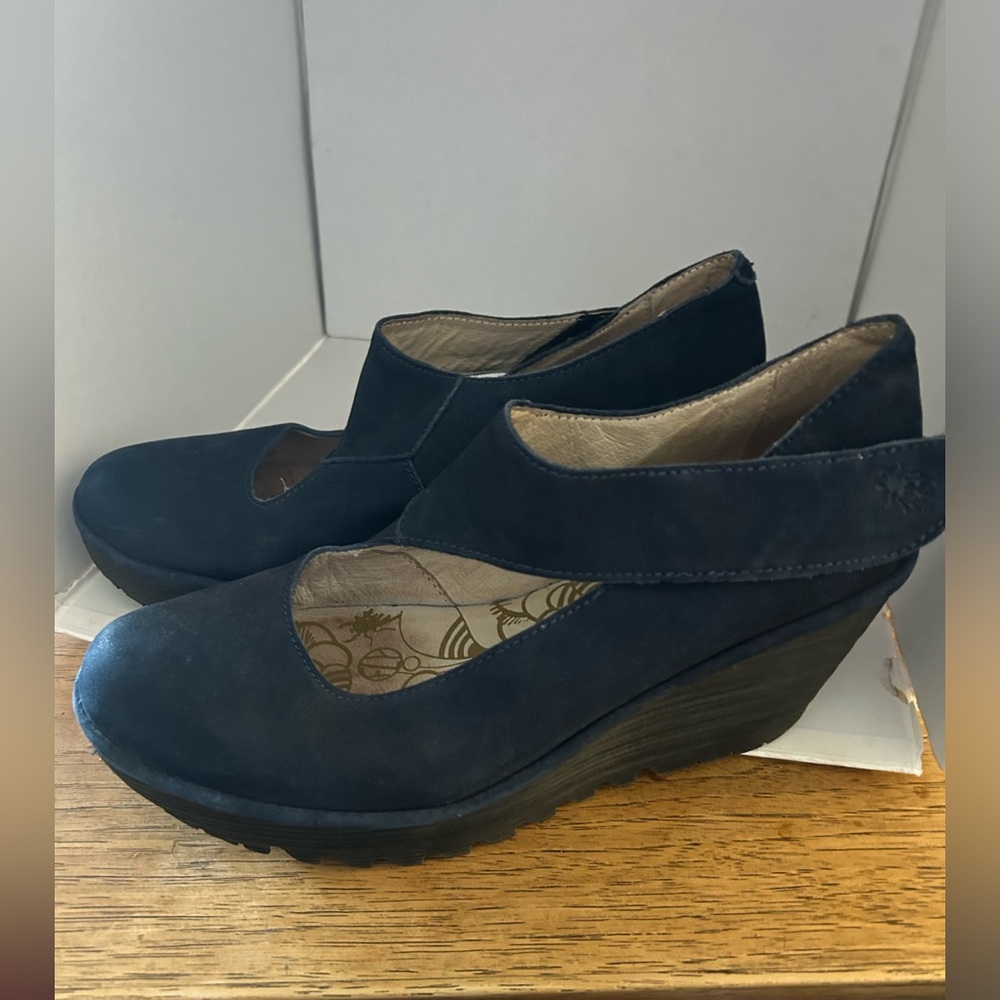 FLY LONDON Navy Suede Pumps